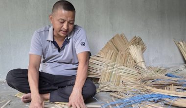 चोयाको नाङ्लो बुनेर जीविकोपार्जन