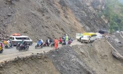 दासढुङ्गादेखि मुग्लिनसम्मको सडक सधैँ पहिरोको जोखिममा