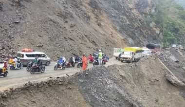 दासढुङ्गादेखि मुग्लिनसम्मको सडक सधैँ पहिरोको जोखिममा