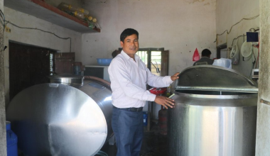 दूध बिक्रीबाट वार्षिक १३ लाख आम्दानी