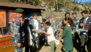 भोटखोलाका विद्यार्थीलाई न्यानो कपडा वितरण