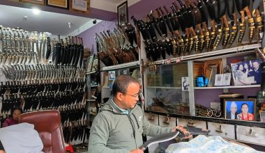 भोजपुरमा बन्छन् पाँच सयदेखि ५२ हजारसम्मका ‘भोजपुरे खुकुरी’