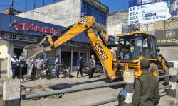 अतिक्रमित घर टहरा हटाउन सुरु