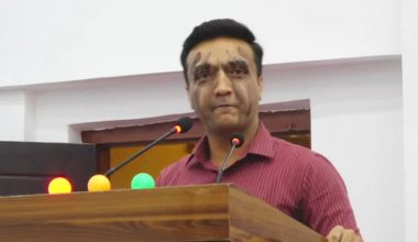 आफ्नै मुखमा कालो मोसो दल्दै अन्सारीले भने- आठ वर्ष भइसक्दा पनि मधेश प्रदेशका जनताको अवस्था के छ ?