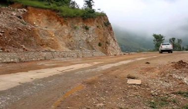 ठेकेदारको लापर्वाहीले सडक निर्माण योजना अलपत्र