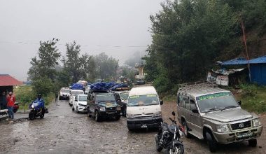 अवरुद्ध मुख्य सडकमा यातायात सञ्चालन