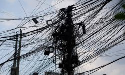 काठमाडौं महानगरद्वारा लत्रिएका तार व्यवस्थापन सुरु