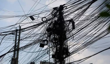 काठमाडौं महानगरद्वारा लत्रिएका तार व्यवस्थापन सुरु