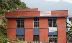 कार्यालय भवन बनेको दशकपछि बाटोको निकास