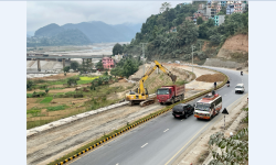 भाँसिएको चार महिनापछि मुग्लिन-पोखरा सडक मर्मत सुरु