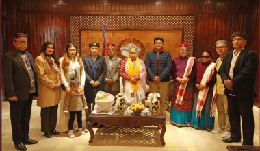 प्रधानमन्त्री कार्कीसँग घेदुङको प्रतिनिधिमण्डल भेट