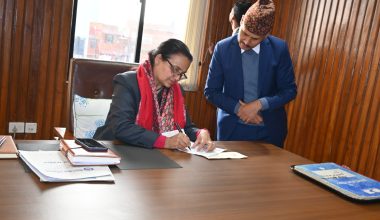 बीमा प्राधिकरणका अध्यक्ष पौडेलबाट पदभार ग्रहण