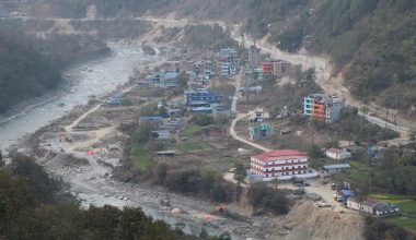 लामाखेतमा धमाधम नदी नियन्त्रणको काम हुँदै