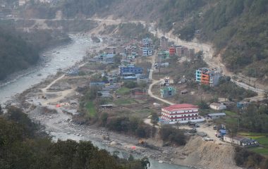 लामाखेतमा धमाधम नदी नियन्त्रणको काम हुँदै