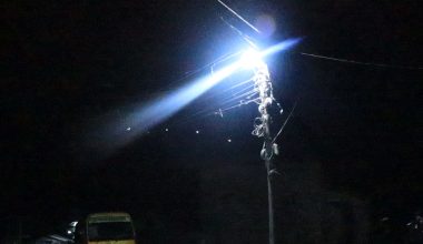 बालबालिकाले देउसीभैलो खेलेर जुटाएको रकमबाट ताराखेतमा सडकबत्ती