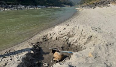 त्रिशूलीमा भेटिएको बसको आज पनि उत्खनन