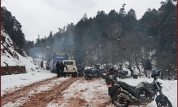 हिमपातका कारण मध्यपहाडी लोकमार्ग अवरुद्ध