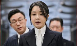 दक्षिण कोरियाकी पूर्व प्रथम महिला किम केओन हीलाई २० महिना जेल