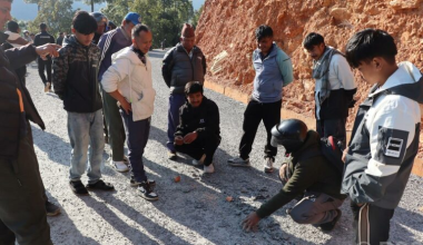 ‘बिटुमिन’ जम्न नपाउँदा कालोपत्र भएको सडक भत्कियो, सुधार गर्ने प्रतिबद्धता