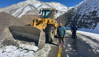 अवरुद्ध कागबेनी–मुक्तिनाथ सडकको हिउँ पन्छ्याउन सुरु