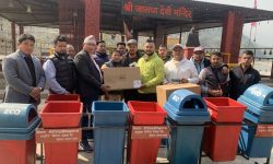 मेरो माइक्रोफाइनान्सद्वारा देबिघाट जालपा क्लबलाई डस्बिन र कम्प्युटर सहयोग