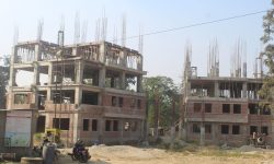 ठेकेदारको लापरबाहीले स्थानीय तहका प्रशासनिक भवन अलपत्र