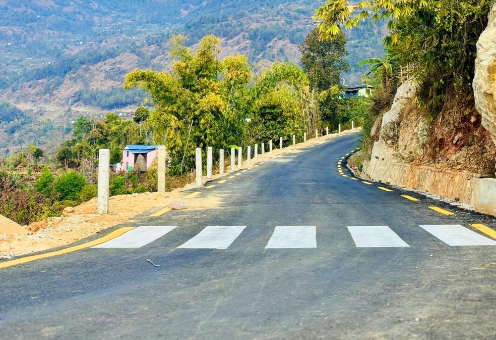 ट्रयाक खुलेको २६ वर्षपछि सडक कालोपत्र भएपछि…