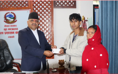 सुवासलाई ११ वर्षको पर्खाइपछि आमाको नामबाट नागरिकता