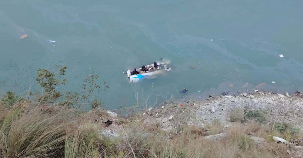 बस दुर्घटनामा हराइरहेकाहरूको खोजी तीव्र