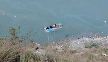 बस दुर्घटनामा हराइरहेकाहरूको खोजी तीव्र