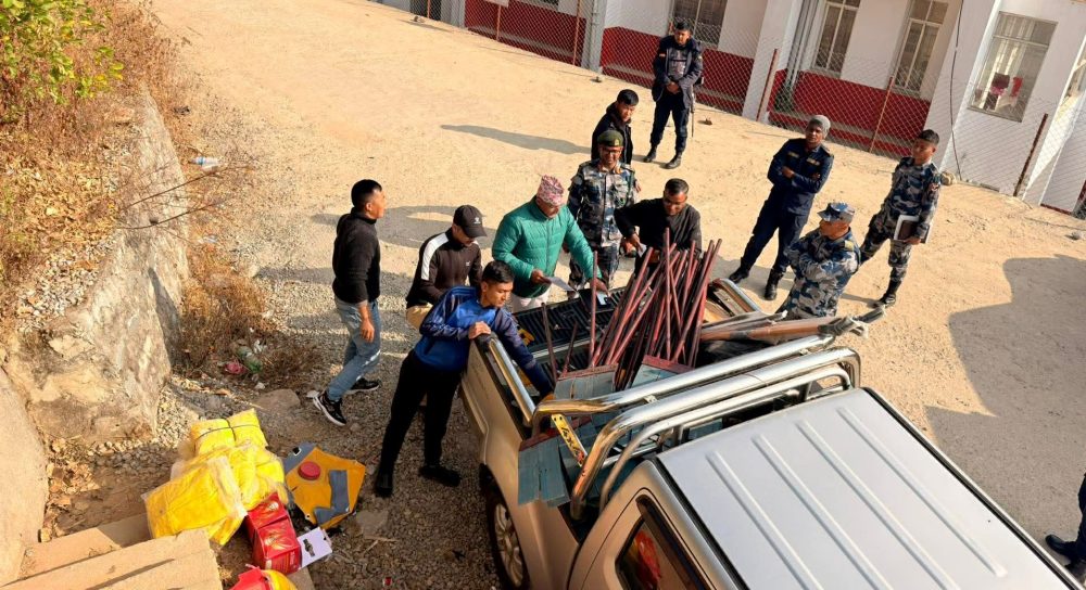 हिउँदयाम सुरु भएसँगै डढेलो रोकथाम गर्न सामग्री हस्तान्तरण