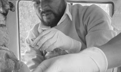 गुडिरहेको एम्बुलेन्सभित्रै चिकित्सकले उपचार गरेपछि…