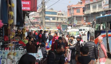 निर्वाचनका लागि उपत्यकाबाट बाहिरिँदै मतदाता