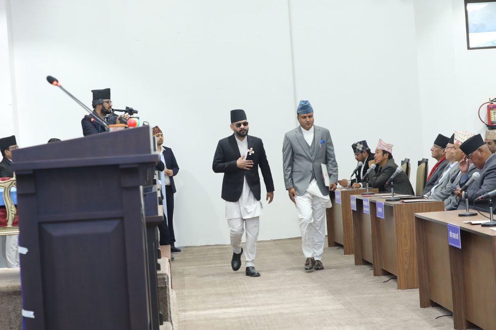 ‘सिलाम साक्मा’मा सजिएर बालेनको शपथ