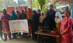 सिद्धार्थ बैंकद्वारा कासगर समुदायका महिलाहरूलाई सिलाई–कटाई मेसिन हस्तान्तरण