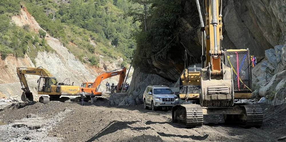 वर्षायाममा पुनर्निर्मित बीपी राजमार्गबाटै यातायात सञ्चालन गर्ने तयारी