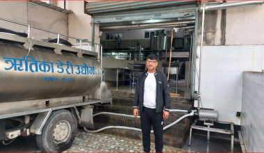 बुबाको पेसालाई पछ्याउँदै सफल डेरी उद्यागी बनेका योगेन्द्र