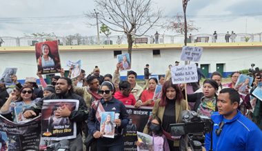 न्याय माग्दै पीडितहरु महिला आयोगमा