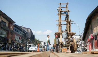 सेतो मच्छेन्द्रनाथको रथ निर्माण गरिँदै