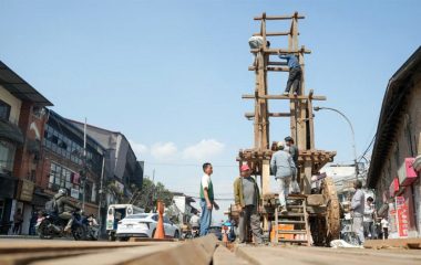 सेतो मच्छेन्द्रनाथको रथ निर्माण गरिँदै