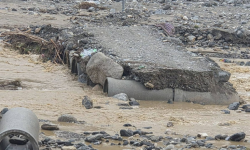 रोशी खोलामा आएको बाढीका कारण बीपी राजमार्ग पूर्ण रूपमा अवरुद्ध