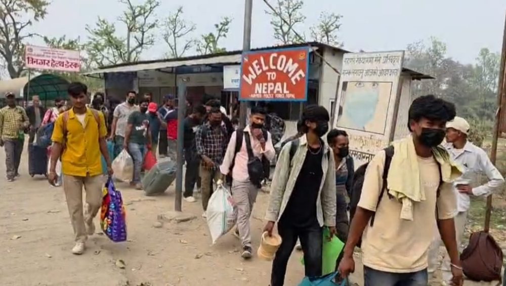 मतदानपछि मतदाता भारत फर्किन थाले