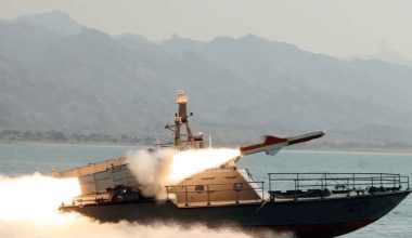 जहाज आक्रमणपछि २० जना थाई चालक दल घर फर्के, तीन अझै बेपत्ता