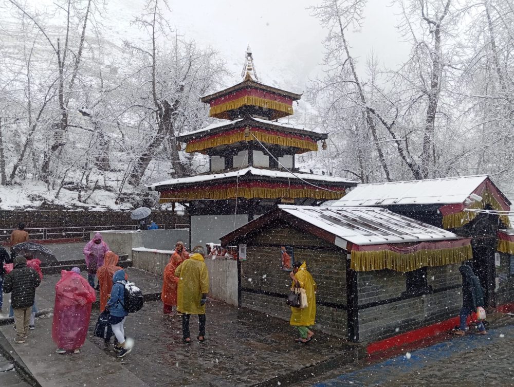 मुस्ताङको तल्लो क्षेत्रमा बाक्लो हिमपात