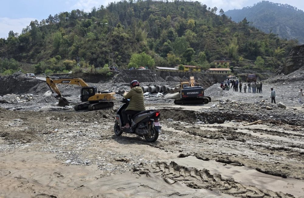 आलेख : थिलथिलिएको बिपी राजमार्गमा कहिलेसम्म कठिनाईपूर्ण यात्रा ?