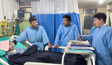 जेनजी आन्दोलनका घाइतेसँग गृहमन्त्री