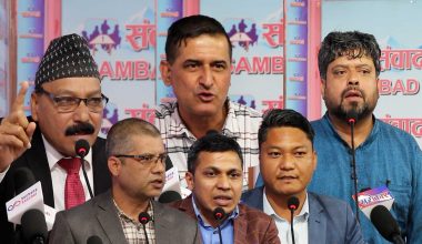 निजी सञ्चार माध्यमलाई आथिर्क नाकाबन्दी लगाउने निर्णय विरुद्ध आन्दोलन गर्ने चेतावनी