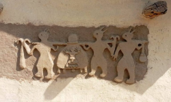 थारू भित्ते चित्रकला संकटमा : हराउँदै जनजीवनको प्रतिबिम्ब