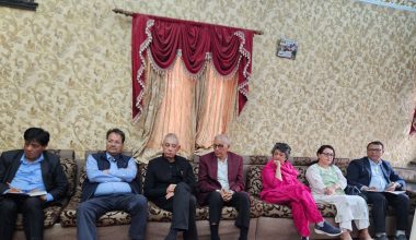 नेता डा कोइरालाद्वारा बुद्धिजीवीसँग छलफल