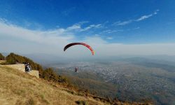 प्याराग्लाइडिङले रङ्गिँदै सुर्खेतको आकाश